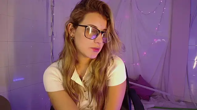 Giia paiige18 online show from 02-21-26, 01:17