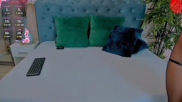 Snapshot of MichelleReys chatting on 02-05-25, 11:50 MichelleReys online show from 02-05-25, 11:50