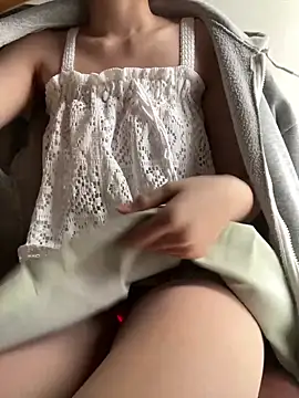 Snapshot of Lami_Mi chatting on 03-17-25, 10:06 Lami Mi online show from 03-17-25, 10:06