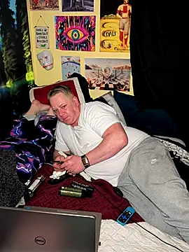 Snapshot of Mic_Oxinner chatting on 05-20-26, 10:54 Mic Oxinner online show from 05-20-26, 10:54
