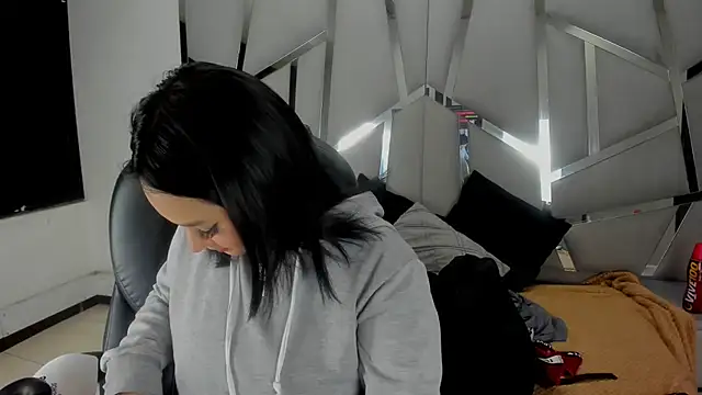 Snapshot of Catherinee69_x chatting on 07-22-26, 04:26 Catherinee69 x online show from 07-22-26, 04:26