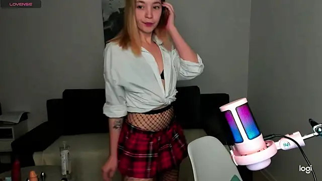 Snapshot of MiaThaine chatting on 12-01-24, 06:19 MiaThaine online show from 12-01-24, 06:19