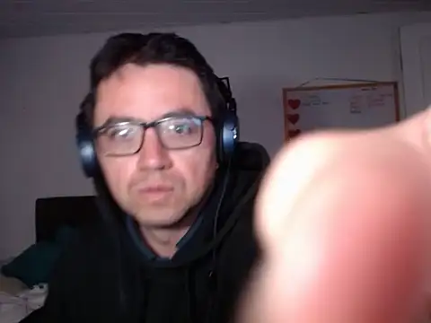 Snapshot of Diptongo chatting on 12-22-25, 03:58 Diptongo online show from 12-22-25, 03:58