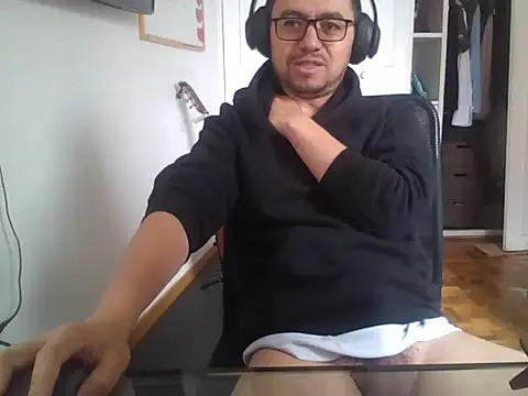 Snapshot of Diptongo chatting on 05-20-26, 03:18 Diptongo online show from 05-20-26, 03:18