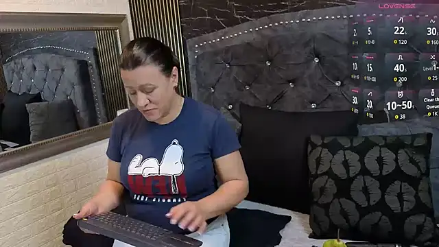 charlotte  G online show from 04-13-26, 10:32