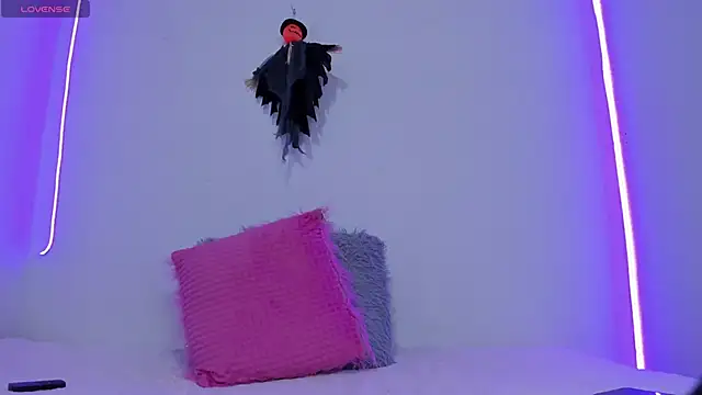 liz 25b online show from 10-30-25, 04:03