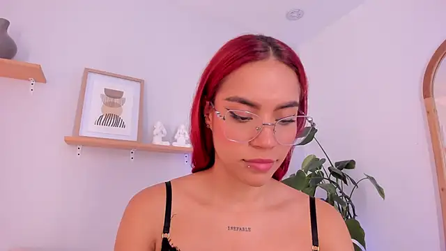 Scarlett Morgan  online show from 02-10-25, 10:40