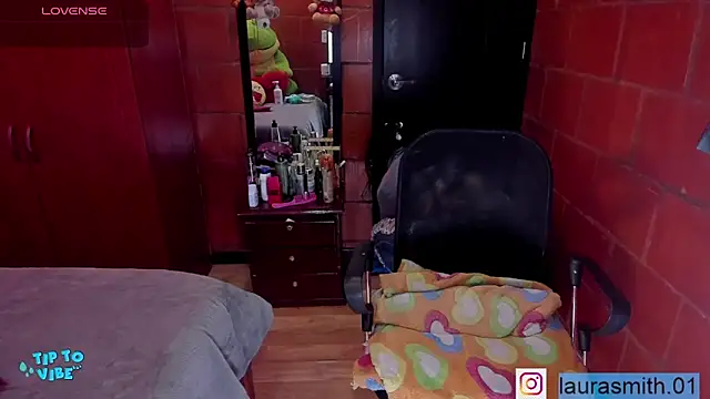 laura smith0 online show from 06-21-26, 04:09