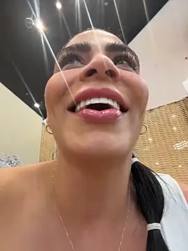 valecruz903 online show from 10-28-25, 03:58