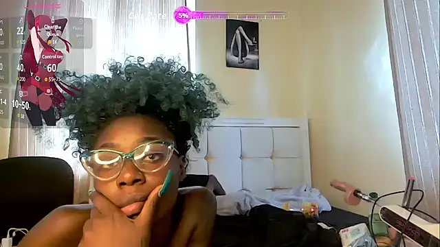 Snapshot of Lunarfreaky chatting on 09-20-25, 04:57 Lunarfreaky online show from 09-20-25, 04:57
