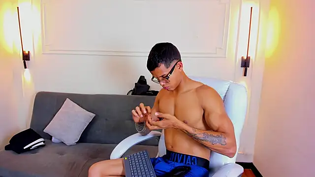 Paradise boy s online show from 02-26-26, 08:19