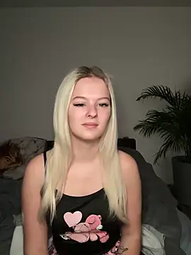 Snapshot of Allylove03 chatting on 12-19-24, 07:07 Allylove03 online show from 12-19-24, 07:07