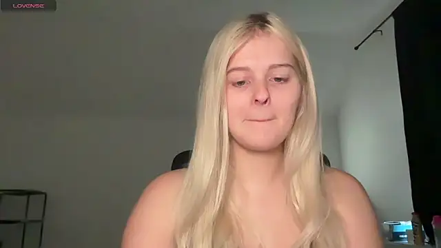 Snapshot of Allylove03 chatting on 09-14-25, 03:44 Allylove03 online show from 09-14-25, 03:44