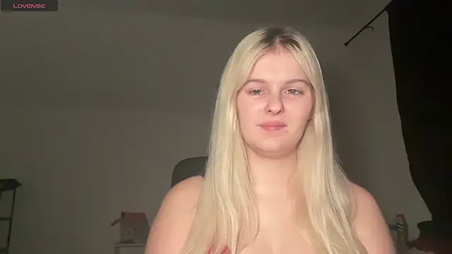 Snapshot of Allylove03 chatting on 10-06-25, 05:54 Allylove03 online show from 10-06-25, 05:54