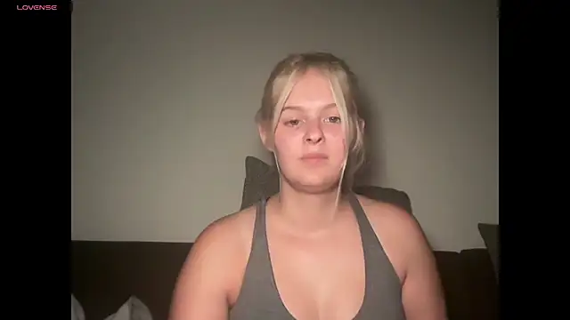 Snapshot of Allylove03 chatting on 11-01-25, 08:44 Allylove03 online show from 11-01-25, 08:44