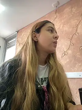 Miabonnett  online show from 10-10-25, 12:04