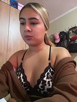 Snapshot of Miabonnett_ chatting on 05-11-26, 02:56 Miabonnett online show from 05-11-26, 02:56