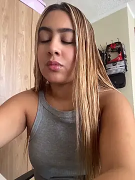 Snapshot of Miabonnett_ chatting on 05-20-26, 03:40 Miabonnett online show from 05-20-26, 03:40
