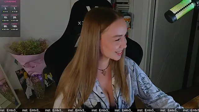 Emili1- online show from 11-28-25, 02:09