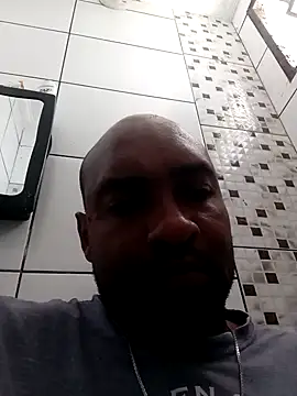 Snapshot of Beto0815 chatting on 02-13-26, 04:14 Beto0815 online show from 02-13-26, 04:14