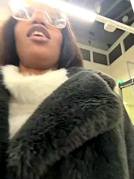 Black Dolll online show from 12-19-25, 06:15