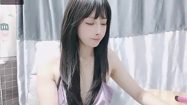 Snapshot of Nery_Asian chatting on 12-28-24, 03:58 Nery Asian online show from 12-28-24, 03:58