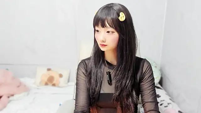 Snapshot of Nery_Asian chatting on 09-13-25, 04:01 Nery Asian online show from 09-13-25, 04:01