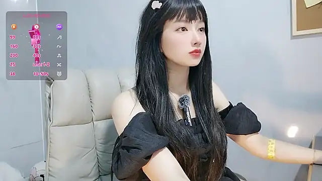 Snapshot of Nery_Asian chatting on 09-18-25, 02:57 Nery Asian online show from 09-18-25, 02:57