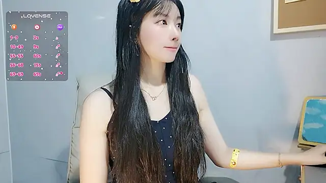 Snapshot of Nery_Asian chatting on 10-04-25, 04:21 Nery Asian online show from 10-04-25, 04:21