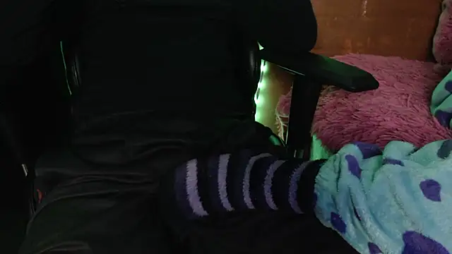 Snapshot of OldManAndGirlishLady chatting on 02-19-25, 02:12 OldManAndGirlishLady online show from 02-19-25, 02:12
