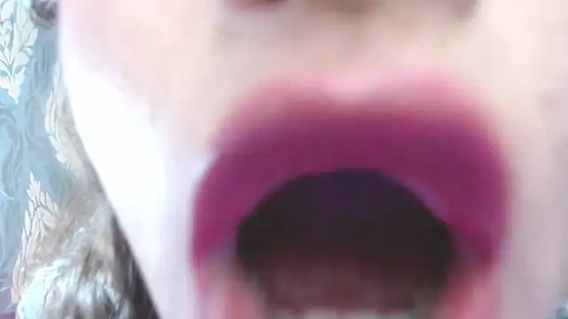 Snapshot of Lilyevansx chatting on 02-15-25, 11:47 Lilyevansx online show from 02-15-25, 11:47