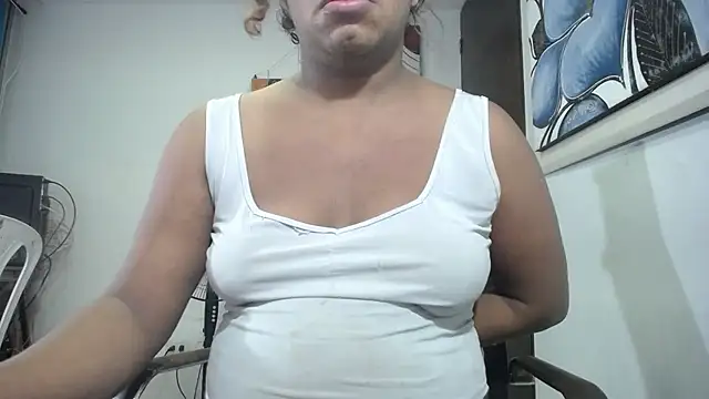 Snapshot of tsbigcock10incock chatting on 10-31-25, 08:04 tsbigcock10incock online show from 10-31-25, 08:04