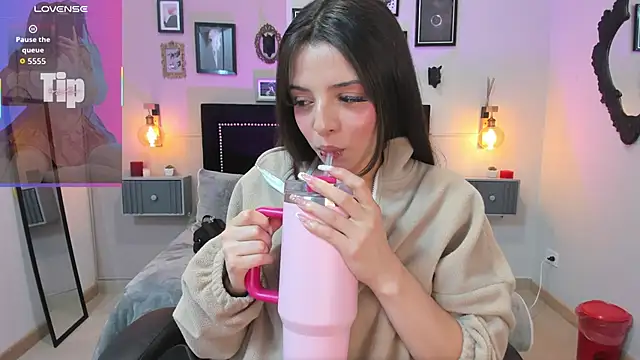 Charlotte  Benett online show from 10-07-25, 03:36