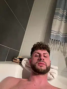 Snapshot of michifolli92 chatting on 03-10-25, 02:05 michifolli92 online show from 03-10-25, 02:05