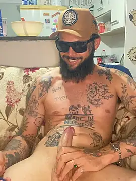 Leonpicudo online show from 02-15-26, 06:04