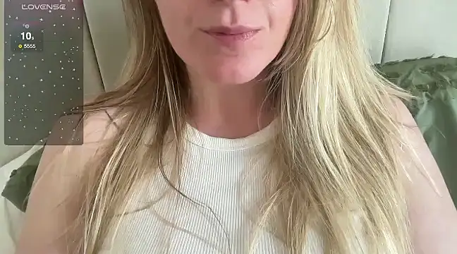 Snapshot of redheadrosie69 chatting on 03-04-25, 03:59 redheadrosie69 online show from 03-04-25, 03:59