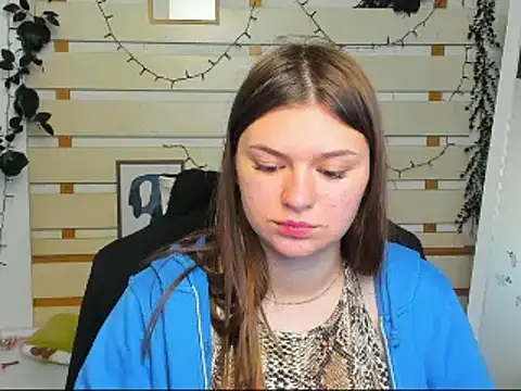 Josephine Kiss online show from 04-23-26, 12:15