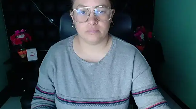 Snapshot of SaraThomso chatting on 12-28-24, 02:54 SaraThomso online show from 12-28-24, 02:54