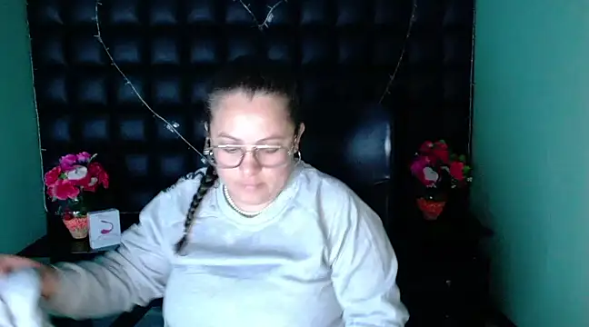 Snapshot of SaraThomso chatting on 12-31-24, 03:01 SaraThomso online show from 12-31-24, 03:01