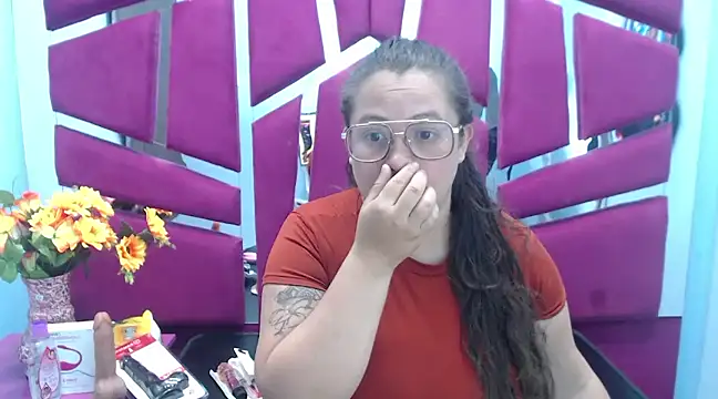 Snapshot of SaraThomso chatting on 02-05-25, 03:02 SaraThomso online show from 02-05-25, 03:02