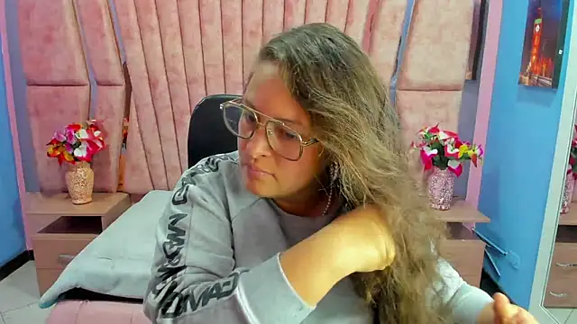 Snapshot of SaraThomso chatting on 02-27-25, 03:25 SaraThomso online show from 02-27-25, 03:25