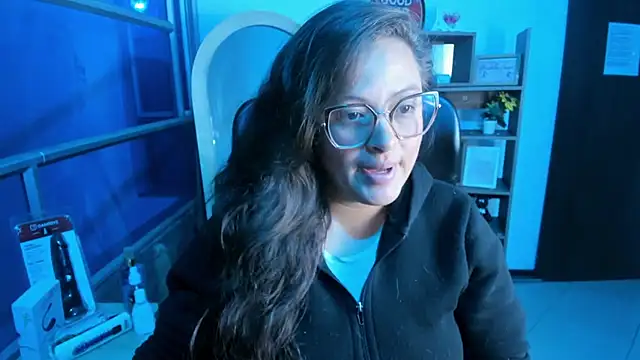 Snapshot of SaraThomso chatting on 11-09-25, 03:27 SaraThomso online show from 11-09-25, 03:27