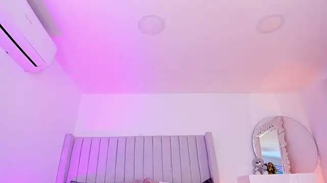 Shelynna azzul online show from 02-24-26, 08:18