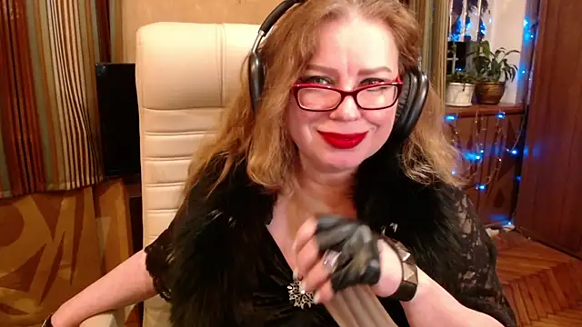 Miss Tress online show from 12-20-25, 09:44