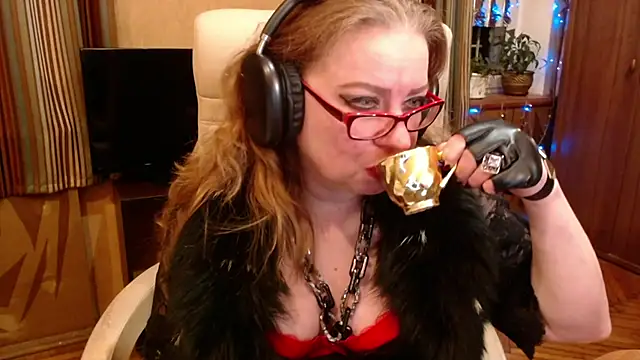 Miss Tress online show from 02-07-26, 09:51