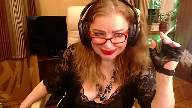Snapshot of Miss_Tress chatting on 08-04-26, 10:45 Miss Tress online show from 08-04-26, 10:45