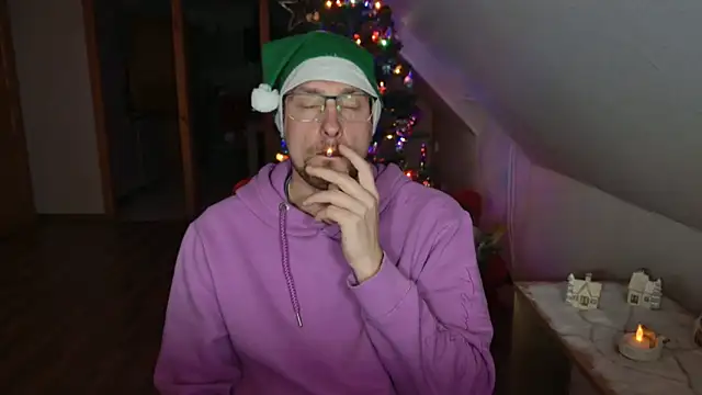 Snapshot of Relsxboy chatting on 12-23-24, 08:36 Relsxboy online show from 12-23-24, 08:36