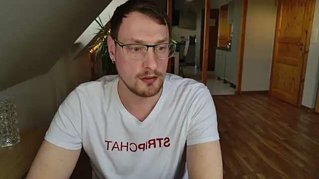 Snapshot of Relsxboy chatting on 03-14-25, 05:02 Relsxboy online show from 03-14-25, 05:02