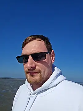 Snapshot of Relsxboy chatting on 03-21-25, 12:06 Relsxboy online show from 03-21-25, 12:06