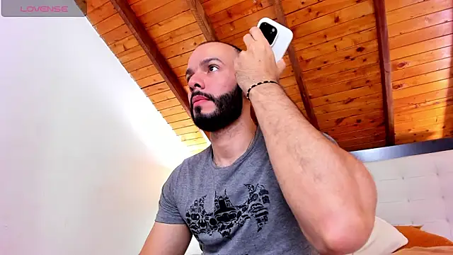 Tom Bailey online show from 10-04-25, 12:58